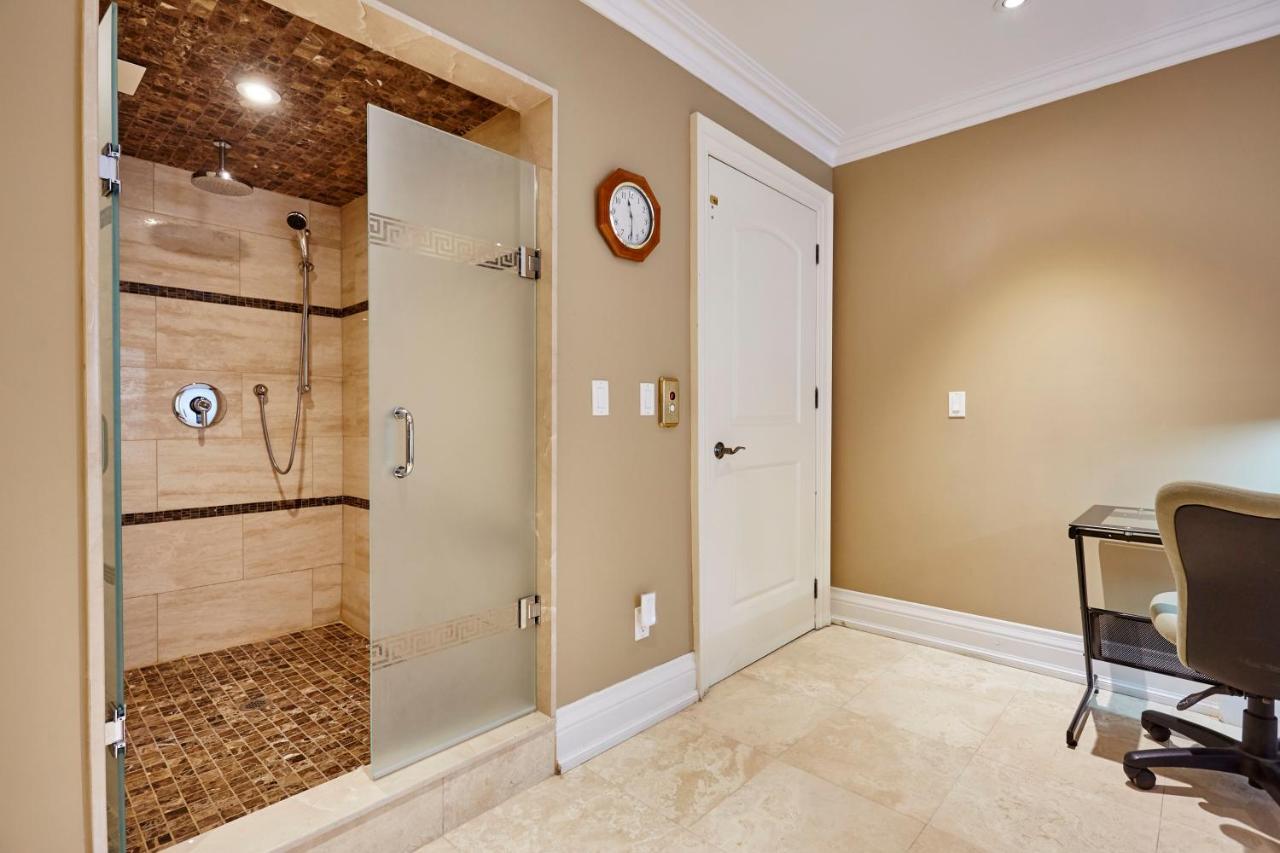 Elegant Apartment With Sauna Toronto Buitenkant foto
